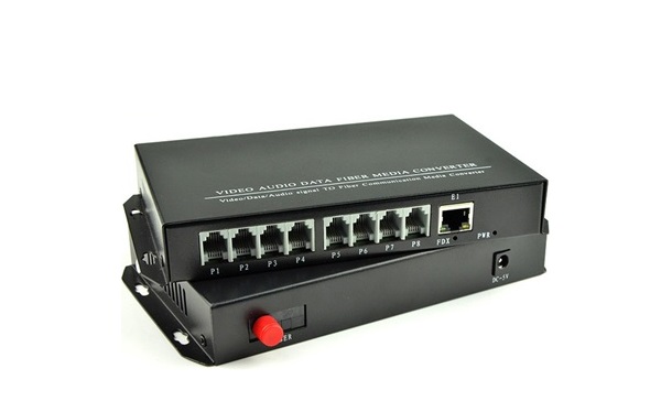 Bộ chuyển đổi quang sang RJ11/RJ12 HDTEC (8 port RJ11/RJ12 + 1 Port RJ45)